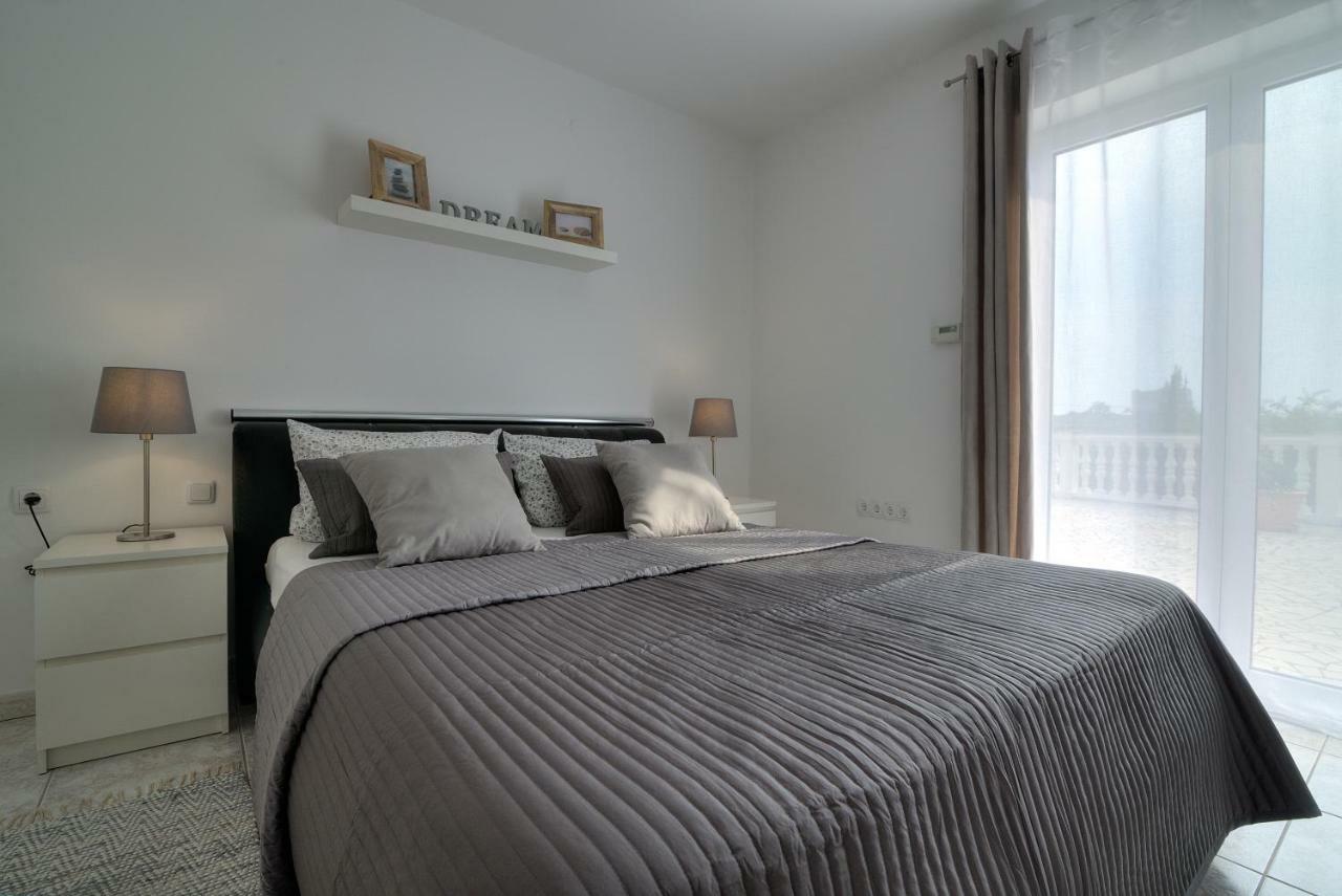 Apartment Barbara Сень Екстер'єр фото